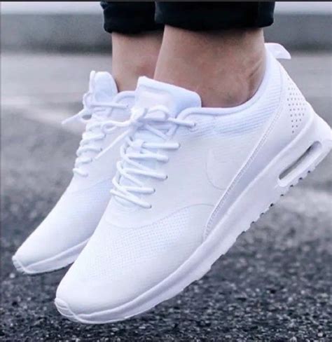 white nike women's shoes.